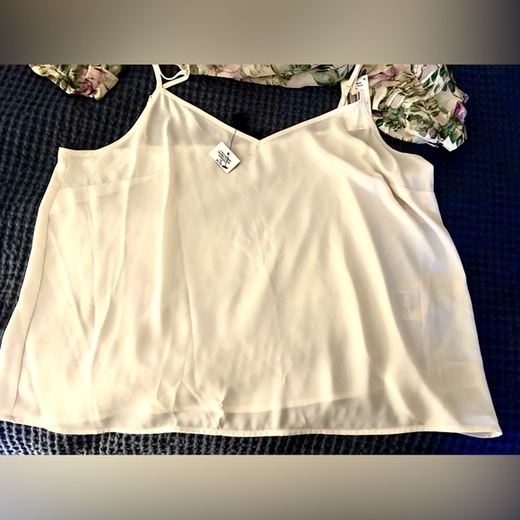 Floral short sleeve blouse, sheer with attached under shell. Never worn. - Picture 4 of 9